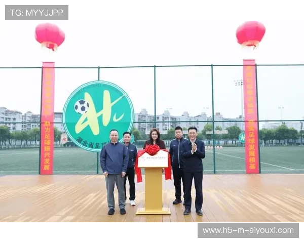 足球俱乐部在青训中建立学业、心理与职业三轨支持并定期公开评估